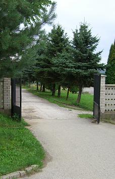 Haupteingang Friedhof Unter Metzenseifen (nahe Kirche)